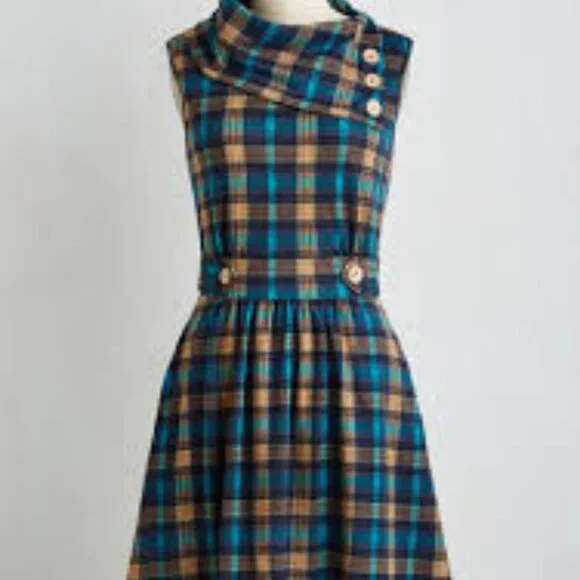 Modcloth "Coach Tour" Plaid Dress - Picture 3 of 5
